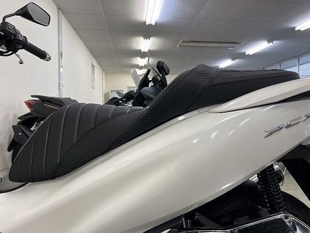 ホンダ PCX125 PCX125-3 スマートキー採用の先進感溢れる次世代スクーターはカスタム光る一台です☆ 24