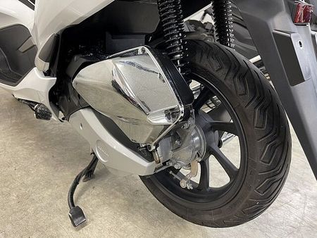 ホンダ PCX125 PCX125-3 スマートキー採用の先進感溢れる次世代スクーターはカスタム光る一台です☆ 8