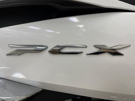 ホンダ PCX125 PCX125-3 スマートキー採用の先進感溢れる次世代スクーターはカスタム光る一台です☆ 9