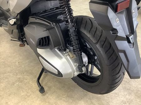 ホンダ フォルツァ(MF06) フォルツァ-5 「力強さ」、「オシャレさ」、「快適さ」、数多の顔を見せてくれる新世代ビッグ 11