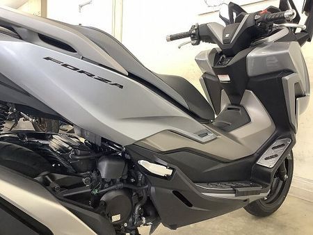ホンダ フォルツァ(MF06) フォルツァ-5 「力強さ」、「オシャレさ」、「快適さ」、数多の顔を見せてくれる新世代ビッグ 17
