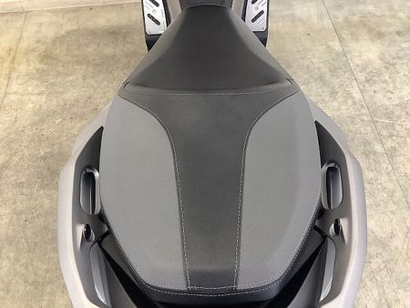 ホンダ フォルツァ(MF06) フォルツァ-5 「力強さ」、「オシャレさ」、「快適さ」、数多の顔を見せてくれる新世代ビッグ 18