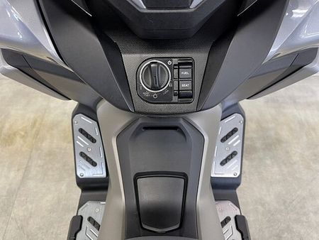 ホンダ フォルツァ(MF06) フォルツァ-5 「力強さ」、「オシャレさ」、「快適さ」、数多の顔を見せてくれる新世代ビッグ 19