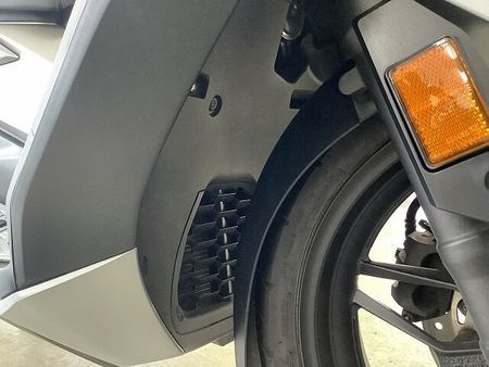 ホンダ フォルツァ(MF06) フォルツァ-5 「力強さ」、「オシャレさ」、「快適さ」、数多の顔を見せてくれる新世代ビッグ 21