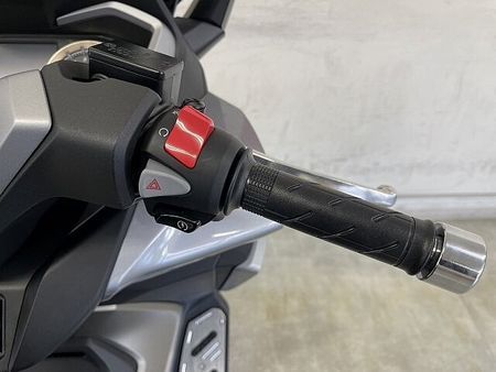 ホンダ フォルツァ(MF06) フォルツァ-5 「力強さ」、「オシャレさ」、「快適さ」、数多の顔を見せてくれる新世代ビッグ 23
