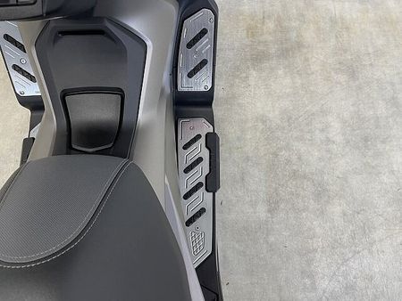ホンダ フォルツァ(MF06) フォルツァ-5 「力強さ」、「オシャレさ」、「快適さ」、数多の顔を見せてくれる新世代ビッグ 26