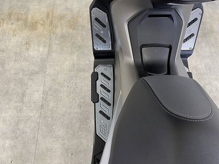 ホンダ フォルツァ(MF06) フォルツァ-5 「力強さ」、「オシャレさ」、「快適さ」、数多の顔を見せてくれる新世代ビッグ 27