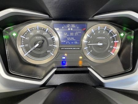 ホンダ フォルツァ(MF06) フォルツァ-5 「力強さ」、「オシャレさ」、「快適さ」、数多の顔を見せてくれる新世代ビッグ 7