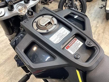 ハスクバーナ SVARTPILEN 401 スヴァルトピレン401 メーターバイザー バーエンドミラー エンジンスライダー ドリンクホ 28