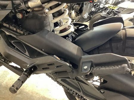 ハスクバーナ SVARTPILEN 401 スヴァルトピレン401 メーターバイザー バーエンドミラー エンジンスライダー ドリンクホ 35
