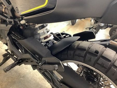 ハスクバーナ SVARTPILEN 401 スヴァルトピレン401 メーターバイザー バーエンドミラー エンジンスライダー ドリンクホ 36