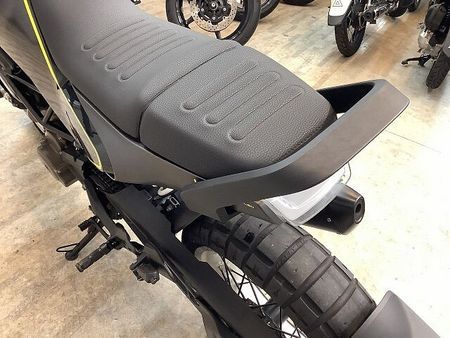 ハスクバーナ SVARTPILEN 401 スヴァルトピレン401 メーターバイザー バーエンドミラー エンジンスライダー ドリンクホ 37