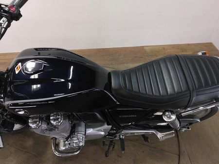 ホンダ CB1100 タンク左側に小さなエクボがありますが全体的に綺麗です。受注期間限定のスペシャルエディション 12