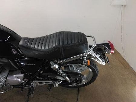 ホンダ CB1100 タンク左側に小さなエクボがありますが全体的に綺麗です。受注期間限定のスペシャルエディション 13