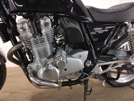 ホンダ CB1100 タンク左側に小さなエクボがありますが全体的に綺麗です。受注期間限定のスペシャルエディション 15