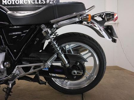 ホンダ CB1100 タンク左側に小さなエクボがありますが全体的に綺麗です。受注期間限定のスペシャルエディション 16