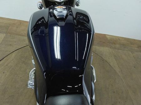 ホンダ CB1100 タンク左側に小さなエクボがありますが全体的に綺麗です。受注期間限定のスペシャルエディション 21