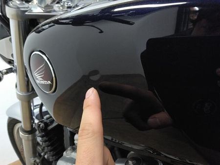 ホンダ CB1100 タンク左側に小さなエクボがありますが全体的に綺麗です。受注期間限定のスペシャルエディション 22