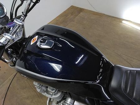 ホンダ CB1100 タンク左側に小さなエクボがありますが全体的に綺麗です。受注期間限定のスペシャルエディション 23
