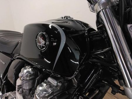 ホンダ CB1100 タンク左側に小さなエクボがありますが全体的に綺麗です。受注期間限定のスペシャルエディション 25
