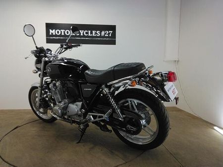ホンダ CB1100 タンク左側に小さなエクボがありますが全体的に綺麗です。受注期間限定のスペシャルエディション 3