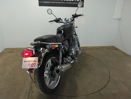 ホンダ CB1100 タンク左側に小さなエクボがありますが全体的に綺麗です。受注期間限定のスペシャルエディション 35