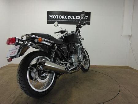 ホンダ CB1100 タンク左側に小さなエクボがありますが全体的に綺麗です。受注期間限定のスペシャルエディション 4