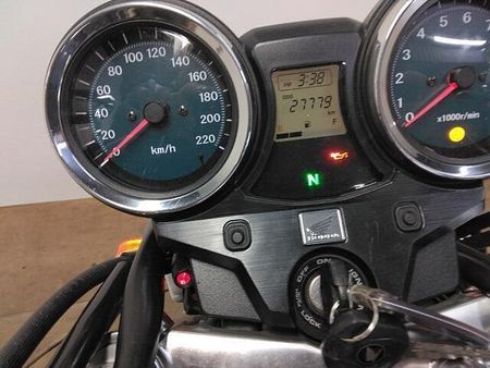 ホンダ CB1100 タンク左側に小さなエクボがありますが全体的に綺麗です。受注期間限定のスペシャルエディション 36