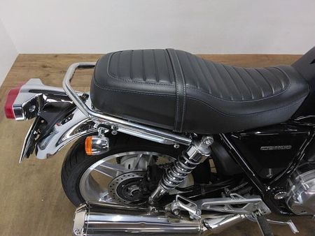 ホンダ CB1100 タンク左側に小さなエクボがありますが全体的に綺麗です。受注期間限定のスペシャルエディション 7
