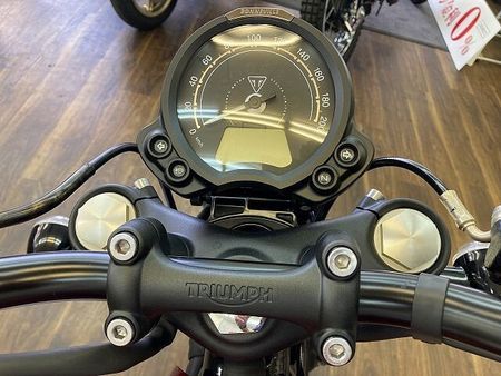 トライアンフ BONNEVILLE BOBBER BLACK ボンネビルボバー ☆エンジンガード付き☆ 23