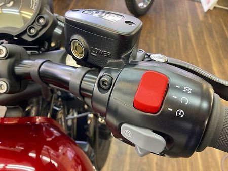 トライアンフ BONNEVILLE BOBBER BLACK ボンネビルボバー ☆エンジンガード付き☆ 24