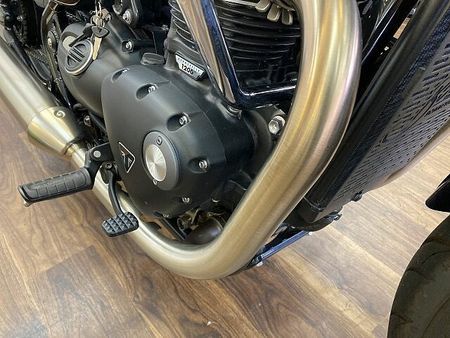 トライアンフ BONNEVILLE BOBBER BLACK ボンネビルボバー ☆エンジンガード付き☆ 40