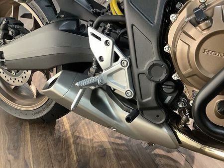 ホンダ CB650R CB650R ★2021年モデル/デイトナ製エンジンガード/グリップヒーター/USBポート 24