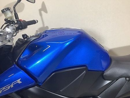 スズキ GSR750 GSR750 2012年モデル/リアキャリア装備/ヘルメットホルダー/純正スペアキーあり 32
