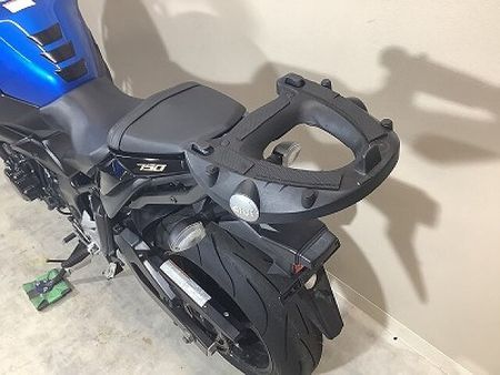 スズキ GSR750 GSR750 2012年モデル/リアキャリア装備/ヘルメットホルダー/純正スペアキーあり 40