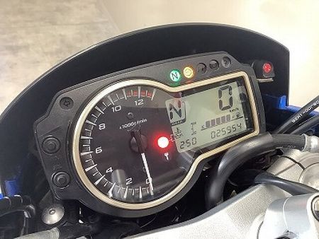 スズキ GSR750 GSR750 2012年モデル/リアキャリア装備/ヘルメットホルダー/純正スペアキーあり 8