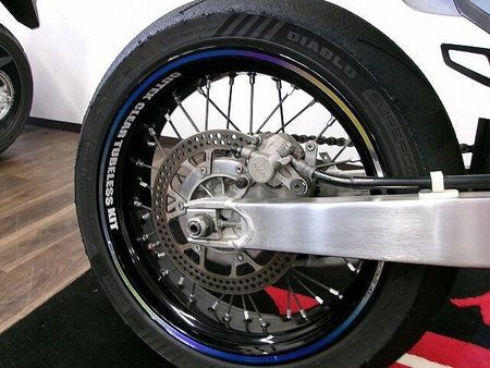 スズキ DR-Z400SM DR-Z400SM 社外マフラー/ノーマルマフラー有/ミクニ製TRMキャブレター装備!! 32