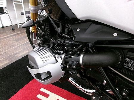 BMW R nineT R nine T AKRAPOVIC製マフラー/PUIG製リアフェンダー/Barracud 40