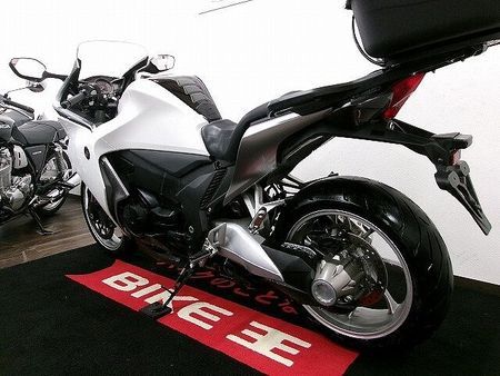 ホンダ VFR1200F VFR1200F DCT リアボックス付/MiniUSBタイプB付/TANAX製レーダー探 5
