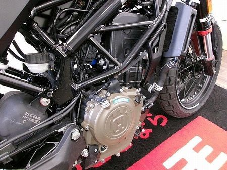 ハスクバーナ SVARTPILEN 401 SVARTPILEN 401 ヘッドライトカバー付/バーエンドミラーカスタム 11