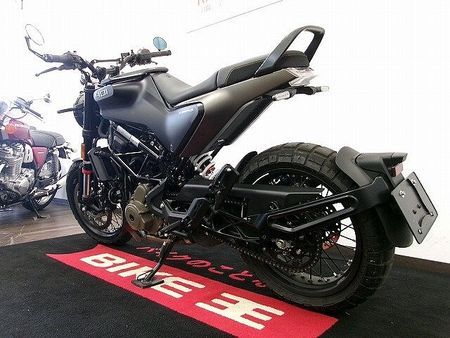 ハスクバーナ SVARTPILEN 401 SVARTPILEN 401 ヘッドライトカバー付/バーエンドミラーカスタム 5