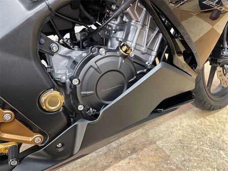 ホンダ CBR250RR (MC51) CBR250RR 2022年モデル Sniper製バックステップ フェンダーレス ナポレオ 37
