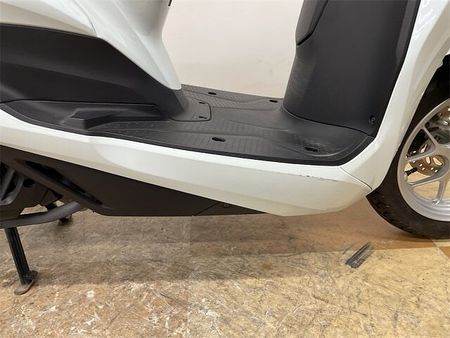 ホンダ リード125 リード125 2020年モデル リアボックス マルチバー USB電源装備 15