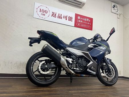 カワサキ ニンジャ 400 NINJA400 2022年モデル スペアキーありマルチバー、USBポート装備スクリーン、 32