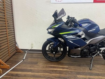 カワサキ ニンジャ 400 NINJA400 2022年モデル スペアキーありマルチバー、USBポート装備スクリーン、 37