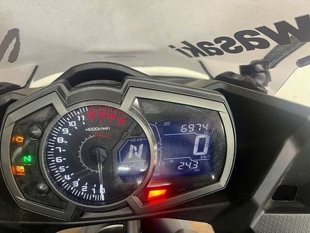 カワサキ ニンジャ 400 NINJA400 2022年モデル スペアキーありマルチバー、USBポート装備スクリーン、 5