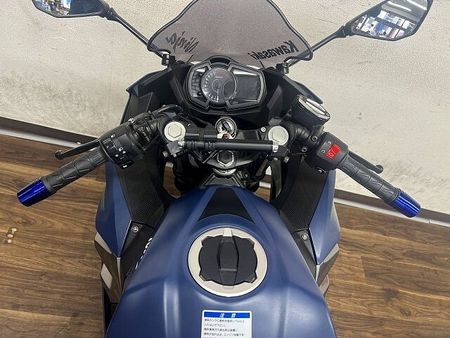 カワサキ ニンジャ 400 NINJA400 2022年モデル スペアキーありマルチバー、USBポート装備スクリーン、 10