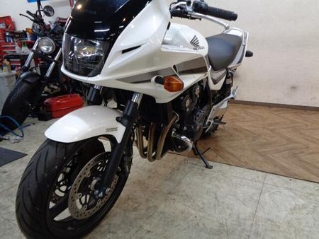 ホンダ CB400スーパーボルドール とても状態のいい車両です!ABS装着モデル!ETCが付いてお買い得です!希少なホワイト! 40