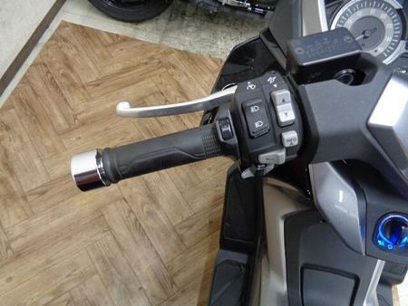 ホンダ フォルツァ 走行少ないフォルツアが入荷しました!当店人気車両です!カスタムもご相談ください!お早めに! 8