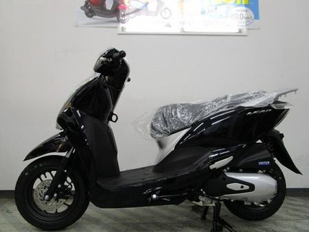 ホンダ リード125 各色展示中!足元フラットで人気のリード125!スマートキーになって益々便利です!下取り歓迎 4